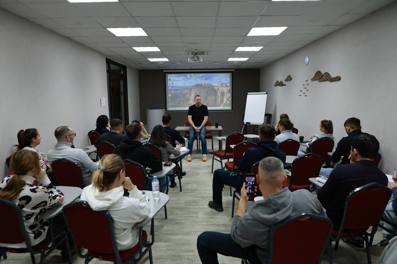 Друзья, сегодня у нас стартовал семинар легендарного российского пловца, заслуженного мастера спорта России Юрия Александровича Прилукова Друзья, сегодня у нас стартовал семинар легендарного российского пловца, заслуженного мастера спорта России Юрия Александровича Прилукова