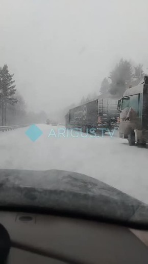 Водителей просят воздержаться от поездок в сторону Байкала