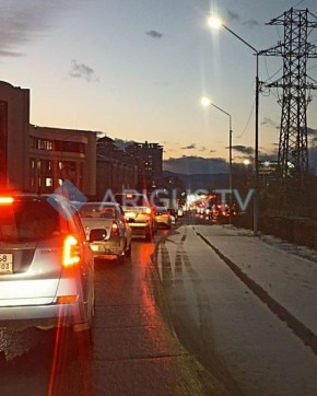 Нам пишут: большая пробка на Борсоева в сторону Левого берега