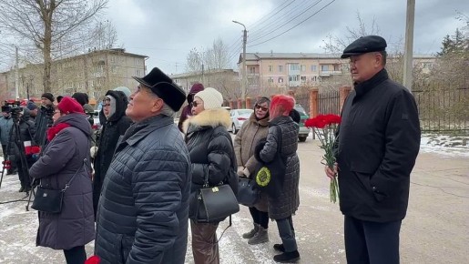 В столице республики состоялась торжественная церемония открытия мемориальной доски видному государственному и партийному деятелю Семёну Ангапову, которому сегодня ему исполнилось бы 100 лет