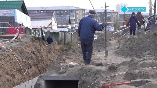 Подрядчик повредил трубу с холодной водой в Улан-Удэ