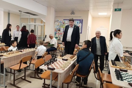 Шахматные баталии объединили ветеранов и школьников в Улан-Удэ