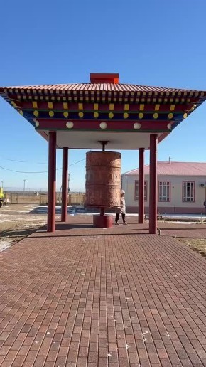 Большой молитвенный барабан установили в Иволгинском дацане