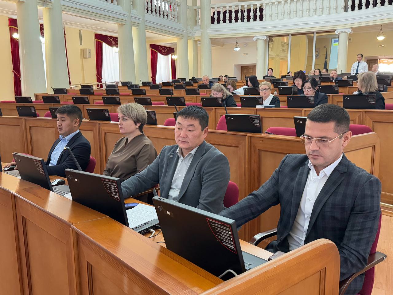 В Народном Хурале Бурятии прошло заседание Комитета по социальной политике под председательством Игоря Марковца В Народном Хурале Бурятии прошло заседание Комитета по социальной политике под председательством Игоря Марковца