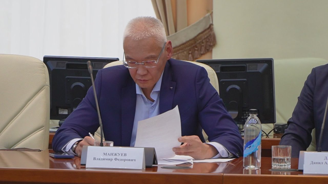 «Нужно, чтобы мы рожали!». Глава Бурятии обсудил с бизнесом помощь молодым семьям