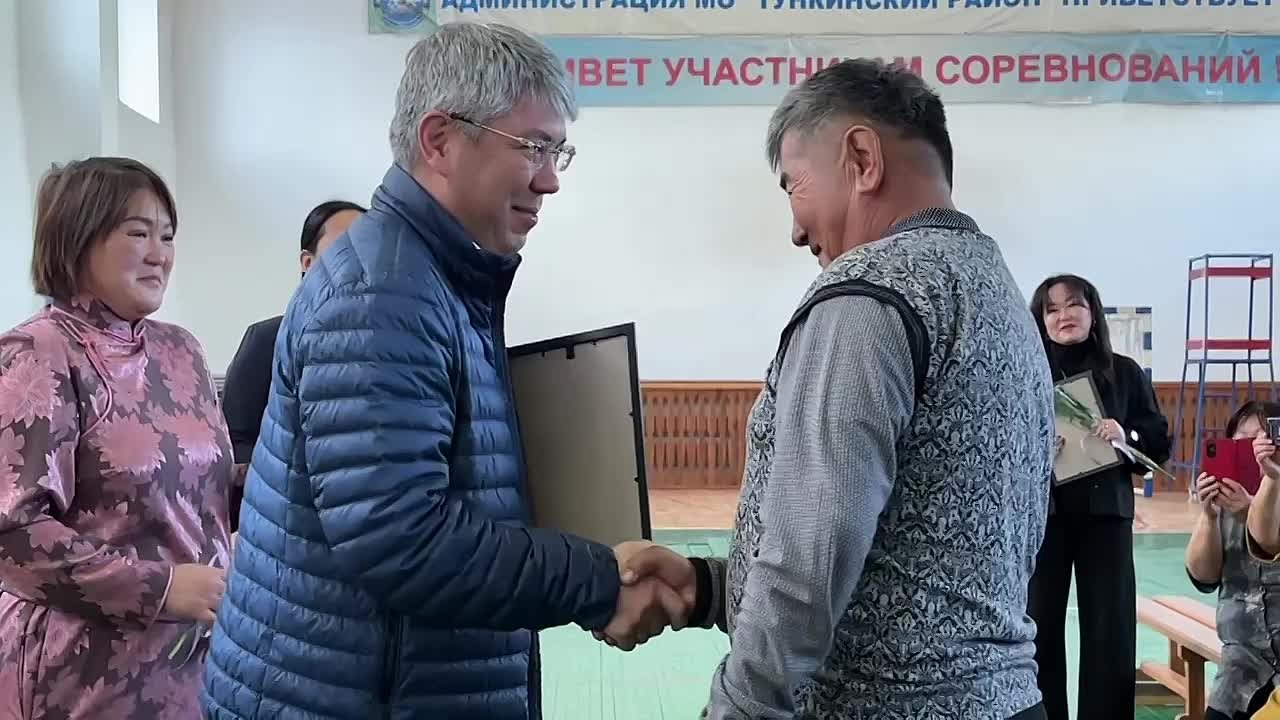Глава Бурятии встретился с жителями у. Хойто-Гол