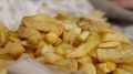 Не томите картошку с мясом: в горшочке с этими продуктами она получается нежнее
