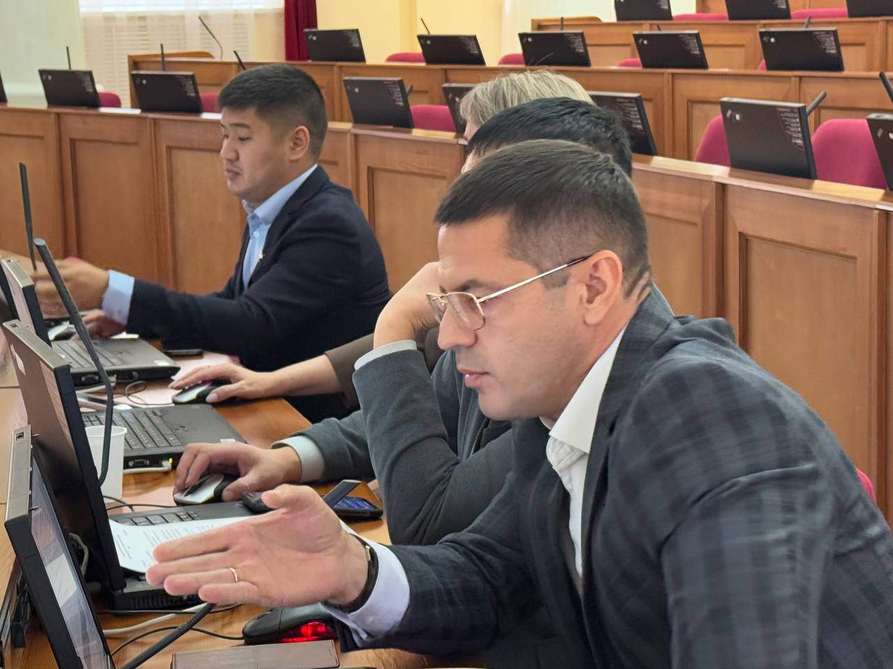 В Народном Хурале Бурятии прошло заседание Комитета по социальной политике под председательством Игоря Марковца В Народном Хурале Бурятии прошло заседание Комитета по социальной политике под председательством Игоря Марковца
