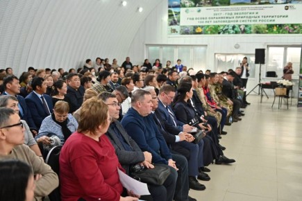 Накануне глава Бурятии Алексей Цыденов завершил рабочую поездку по Тункинскому району традиционной встречей с жителями