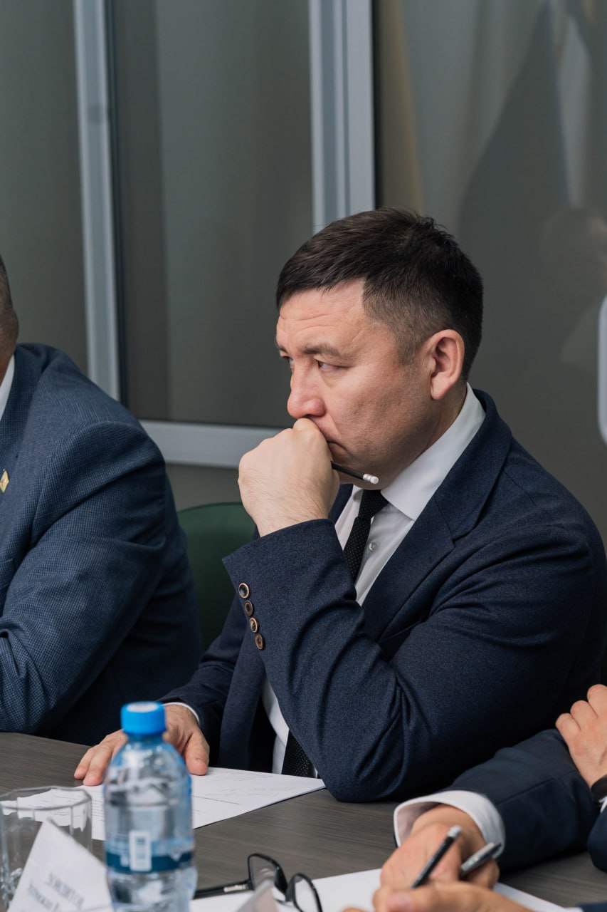 Открытие авиарейса Эрлянь-Улан-Удэ обсудили в мэрии Открытие авиарейса Эрлянь-Улан-Удэ обсудили в мэрии