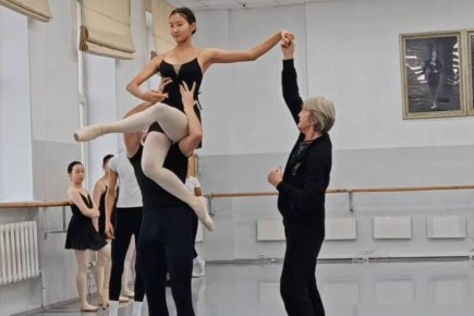 Премьер Большого театра дал мастер-класс будущим звездам бурятского балета