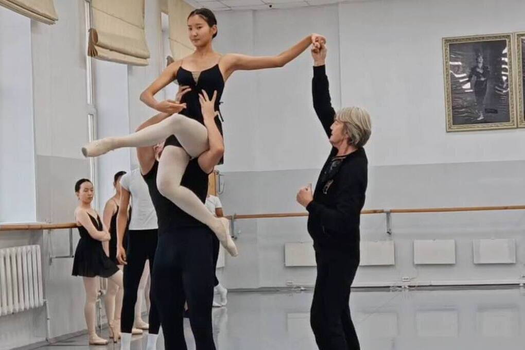 Премьер Большого театра дал мастер-класс будущим звездам бурятского балета