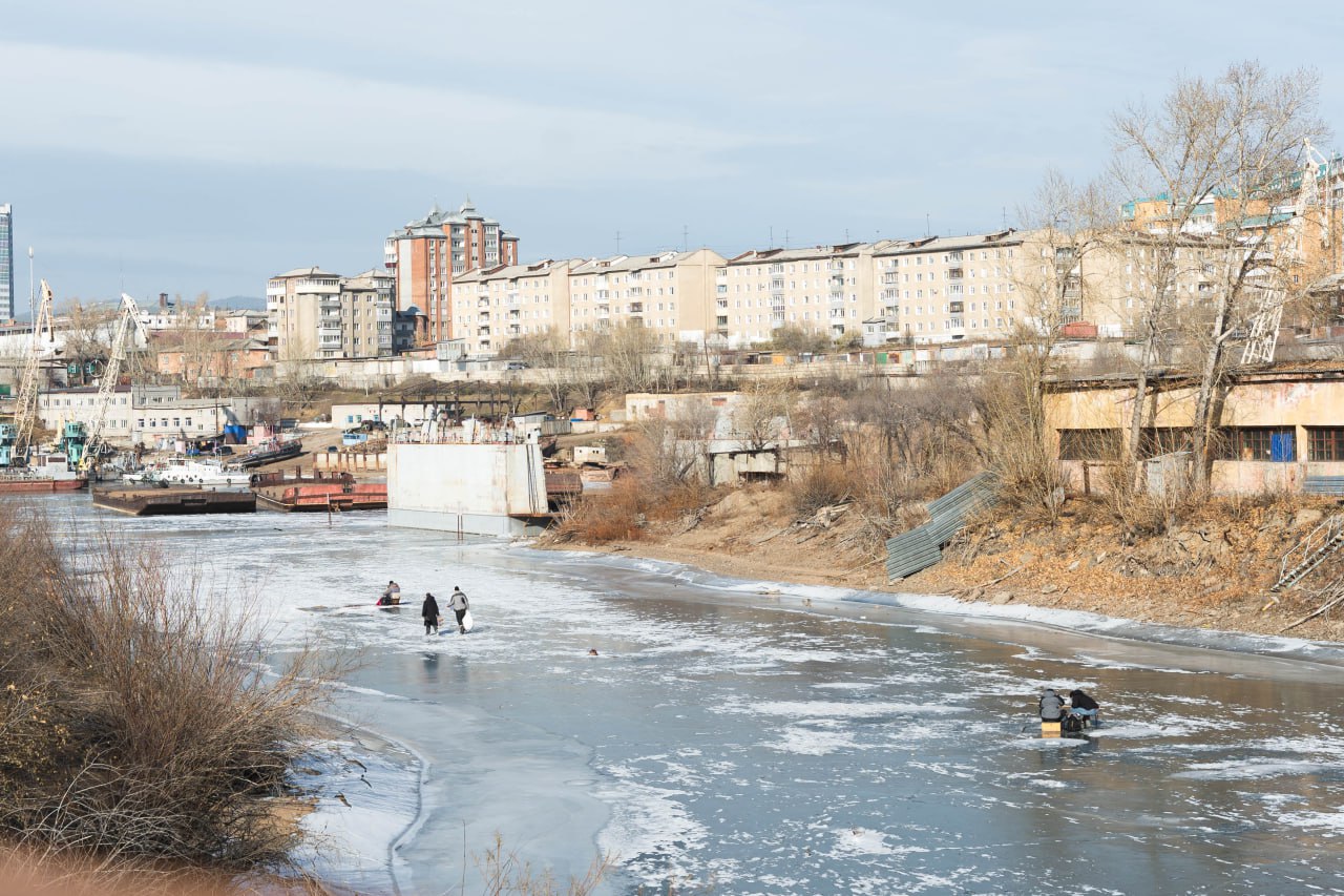 В Улан Удэ устанавливают знаки: выход на лёд запрещён! В Улан Удэ устанавливают знаки: выход на лёд запрещён!