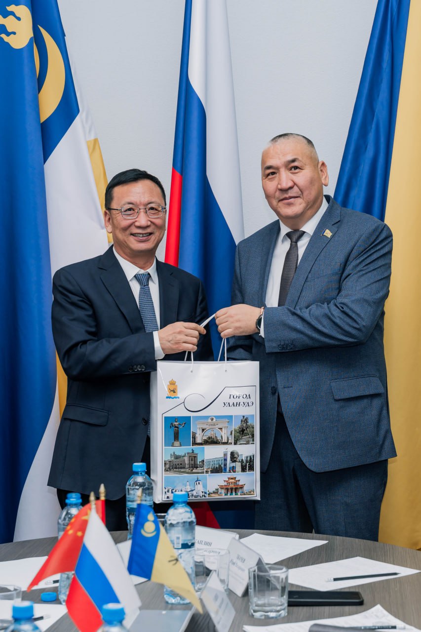 Открытие авиарейса Эрлянь-Улан-Удэ обсудили в мэрии Открытие авиарейса Эрлянь-Улан-Удэ обсудили в мэрии