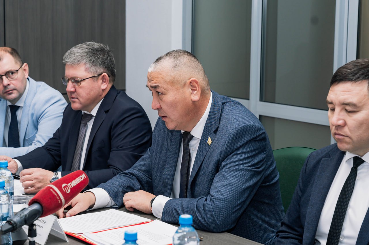 Открытие авиарейса Эрлянь-Улан-Удэ обсудили в мэрии Открытие авиарейса Эрлянь-Улан-Удэ обсудили в мэрии