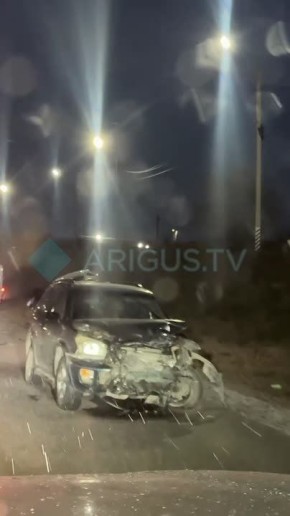 Нам пишут: авария произошла на ул. Левченко. На месте работает скорая