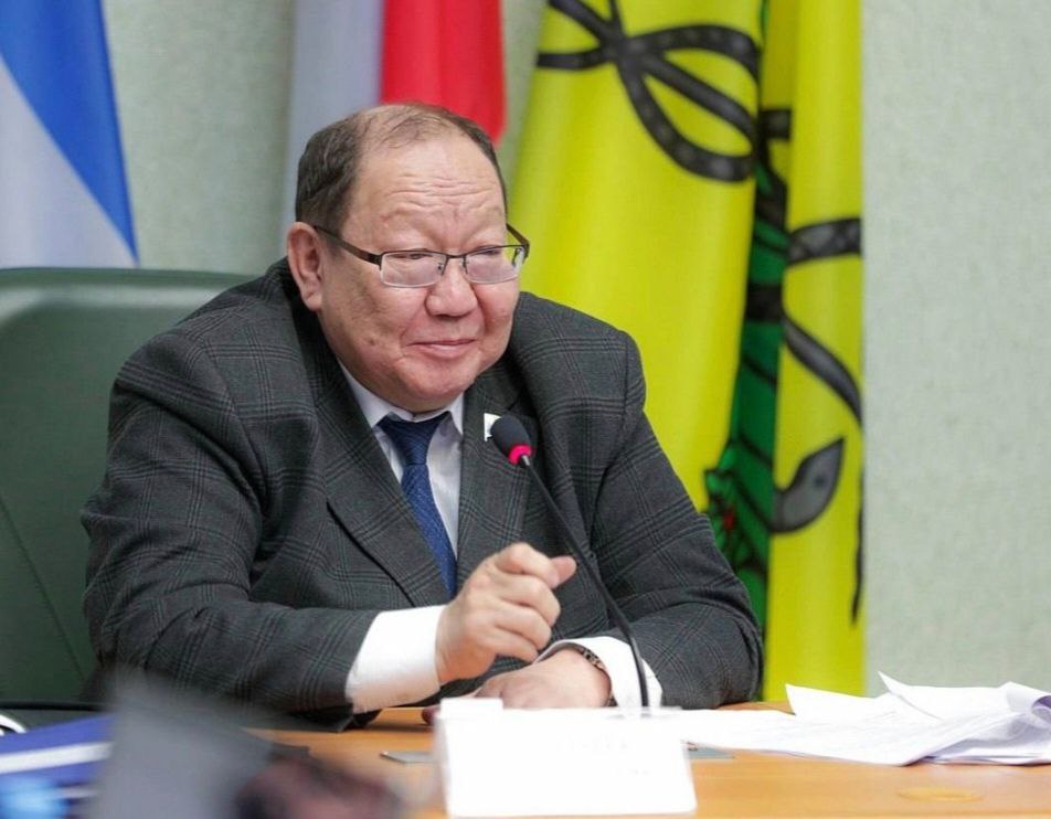 Председатель медпалаты Бурятии принимает поздравления с юбилеем