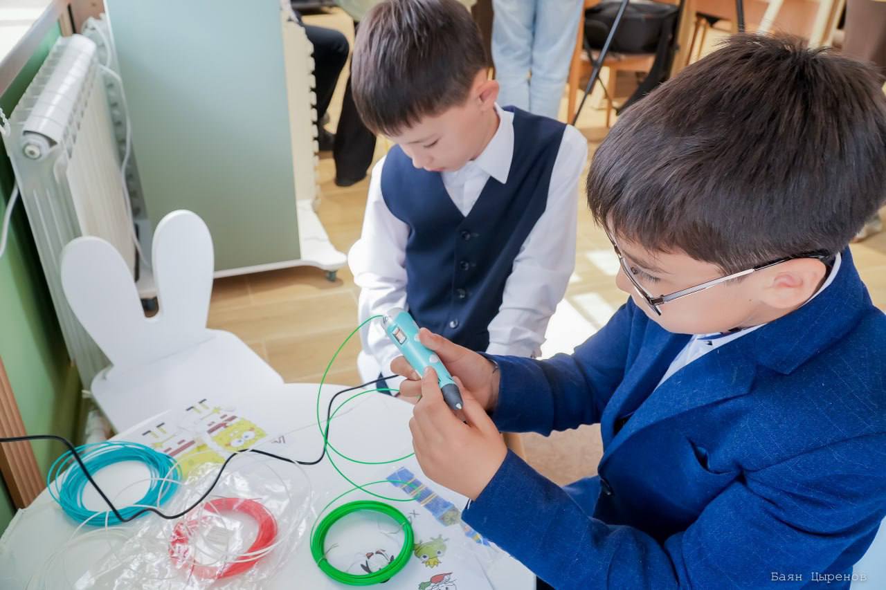 Скрипучие и неудобные стулья, строгая женщина в очках — этот образ библиотек уходит в прошлое Скрипучие и неудобные стулья, строгая женщина в очках — этот образ библиотек уходит в прошлое