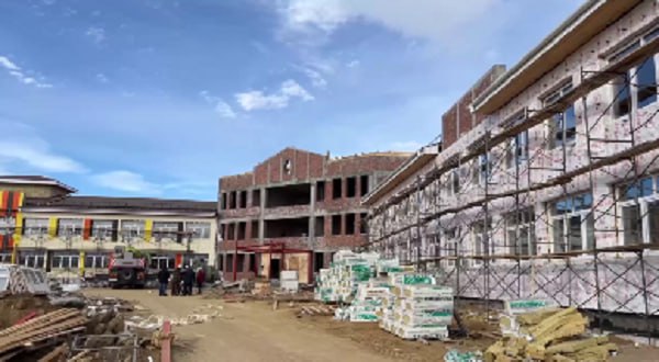 В Бурятии оскандалившуюся сельскую школу строят 69 человек