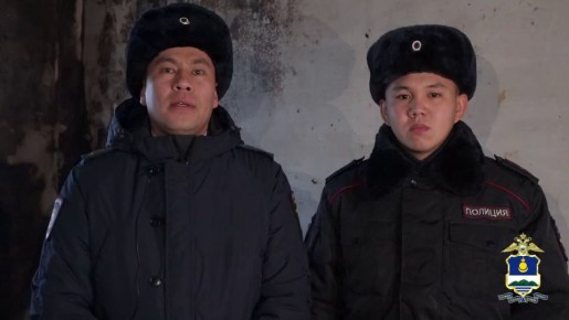 Лежал без сознания в горящем доме: в МВД России рассказали о подвиге полицейских из Бурятии