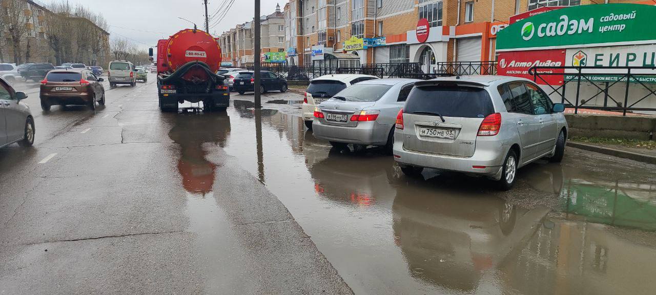 Комбинат продолжает откачивать лужи Комбинат продолжает откачивать лужи