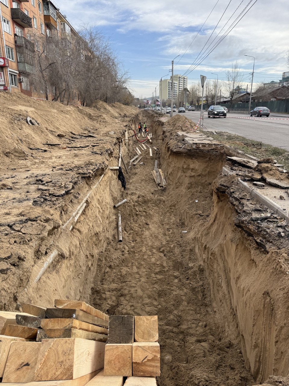 По улице Бабушкина прокладывают ливневку По улице Бабушкина прокладывают ливневку