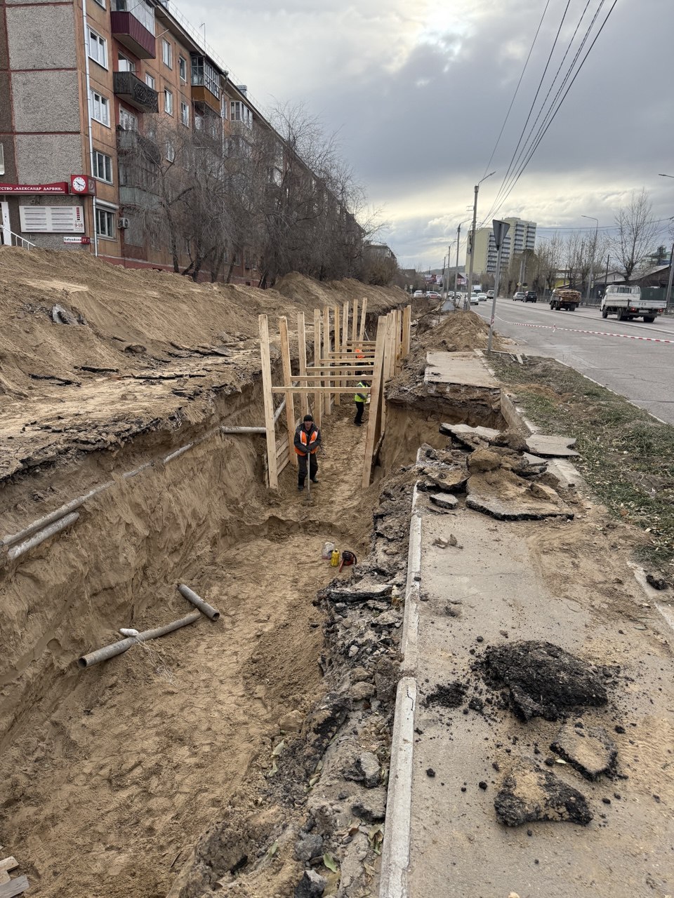 По улице Бабушкина прокладывают ливневку По улице Бабушкина прокладывают ливневку