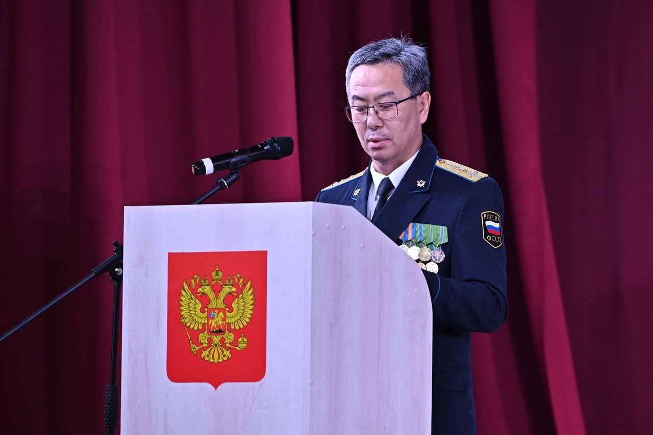 Алексей Цыденов поздравил сотрудников и ветеранов службы судебных приставов с профессиональным праздником Алексей Цыденов поздравил сотрудников и ветеранов службы судебных приставов с профессиональным праздником