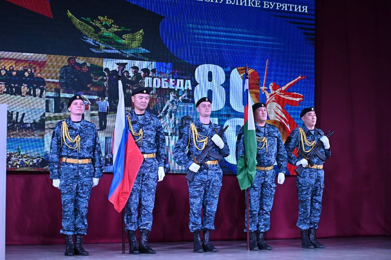 Алексей Цыденов поздравил сотрудников и ветеранов службы судебных приставов с профессиональным праздником Алексей Цыденов поздравил сотрудников и ветеранов службы судебных приставов с профессиональным праздником