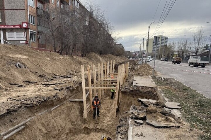 На улице Бабушкина в Улан-Удэ начали строительство инфраструктуры для расширения дороги