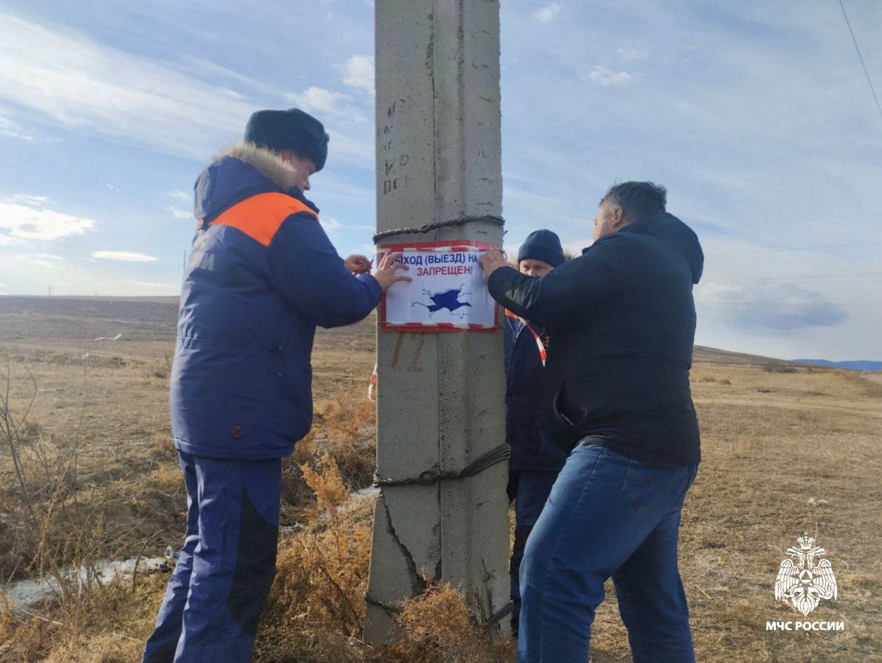 Тонкий лед и коньки – опасное сочетание! Тонкий лед и коньки – опасное сочетание!