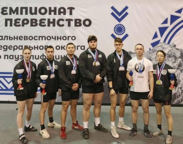Студенты из Бурятии стали чемпионами ДФО по пауэрлифтингу