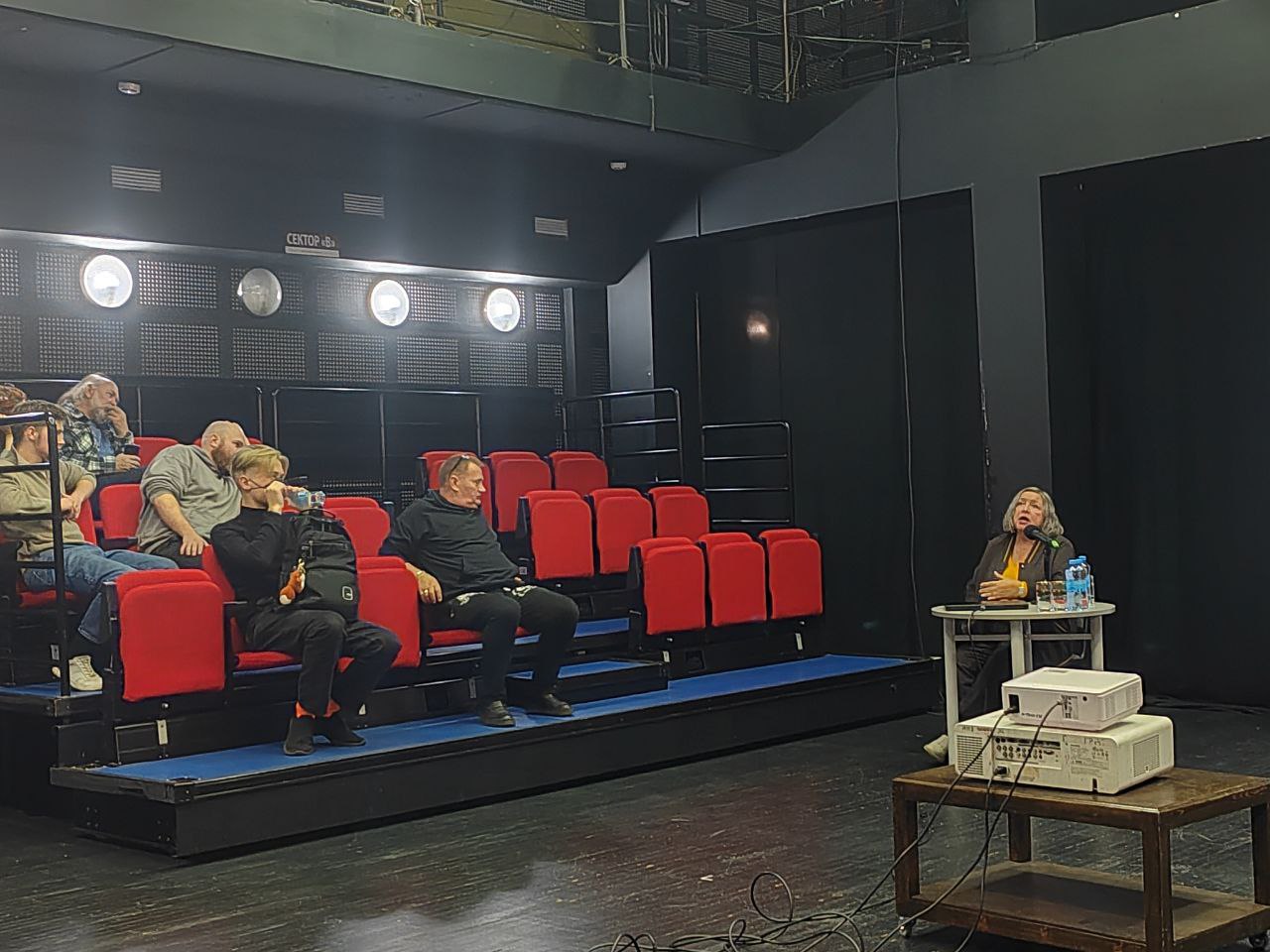 Ведущий театровед ДФО прочитала в Улан-Удэ лекцию про историю театра Ведущий театровед ДФО прочитала в Улан-Удэ лекцию про историю театра