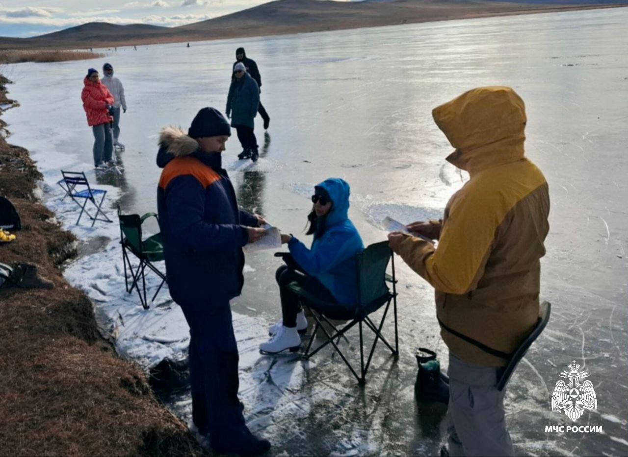 Тонкий лед и коньки – опасное сочетание! Тонкий лед и коньки – опасное сочетание!