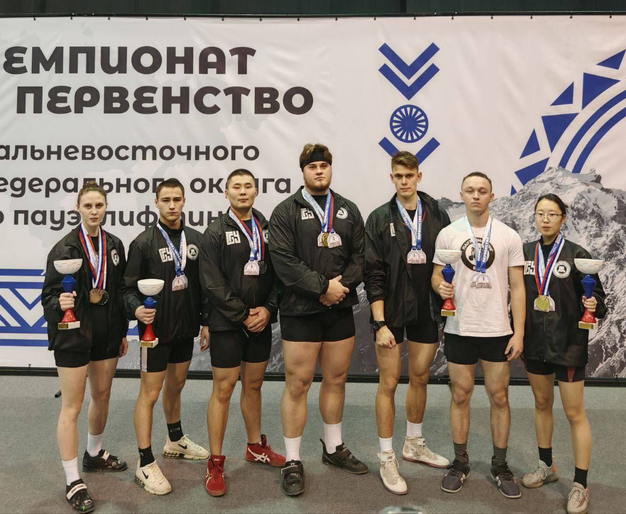 ЧЕМПИОНЫ ДФО ПО ПАУЭРЛИФТИНГУ – НАШИ!