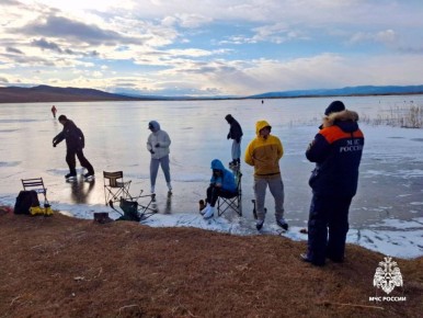 Дети катались на тонком льду в Иволгинском районе