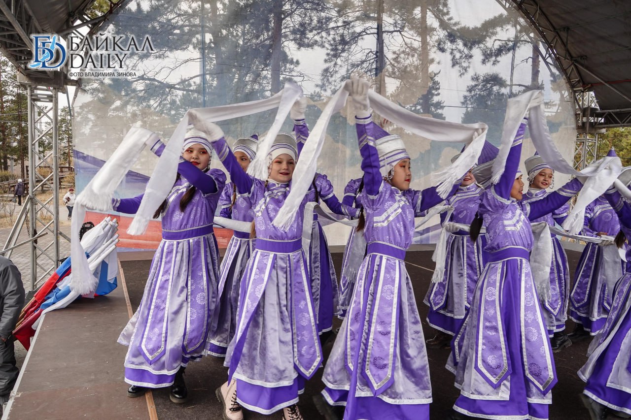 В Улан-Удэ концертом отметили День народного единства В Улан-Удэ концертом отметили День народного единства