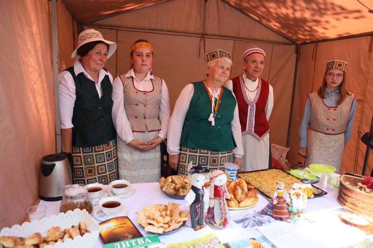 Игорь Шутенков: Дорогие друзья, от всей души поздравляю вас с Днем народного единства! Игорь Шутенков: Дорогие друзья, от всей души поздравляю вас с Днем народного единства!