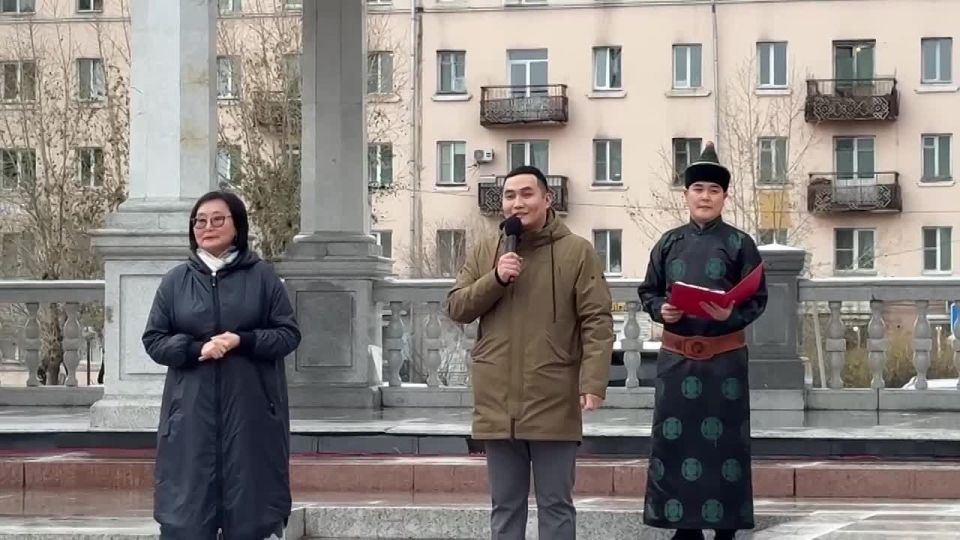 В День народного единства в Бурятии прошел масштабный ёхор, собравший более 350 участников!