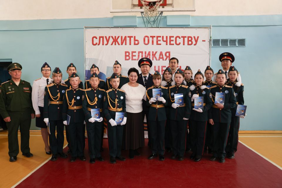 Сотрудники следственного управления приняли участие в торжественных мероприятиях, связанных с принятием присяги учащимися профильного кадетского класса Сотрудники следственного управления приняли участие в торжественных мероприятиях, связанных с принятием присяги учащимися профильного кадетского класса