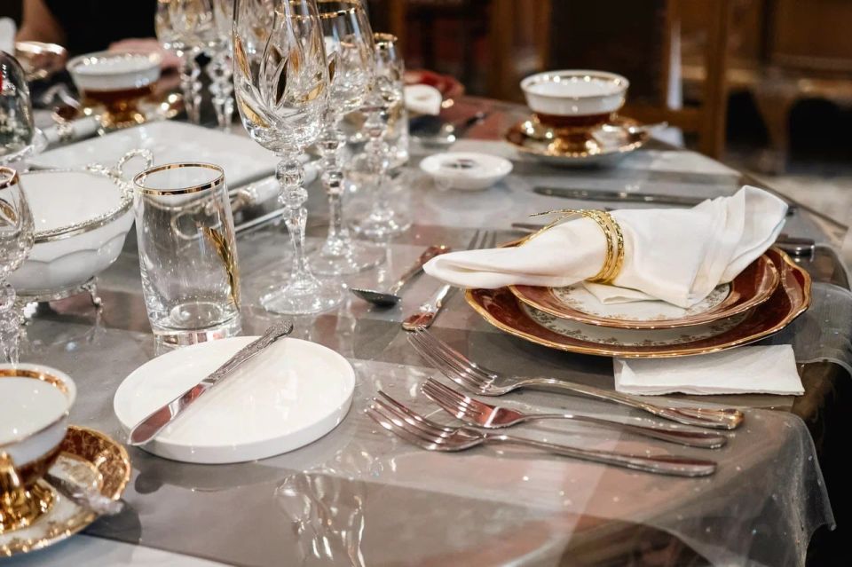 Как журналистка из Бурятии вершины светского этикета штурмовала