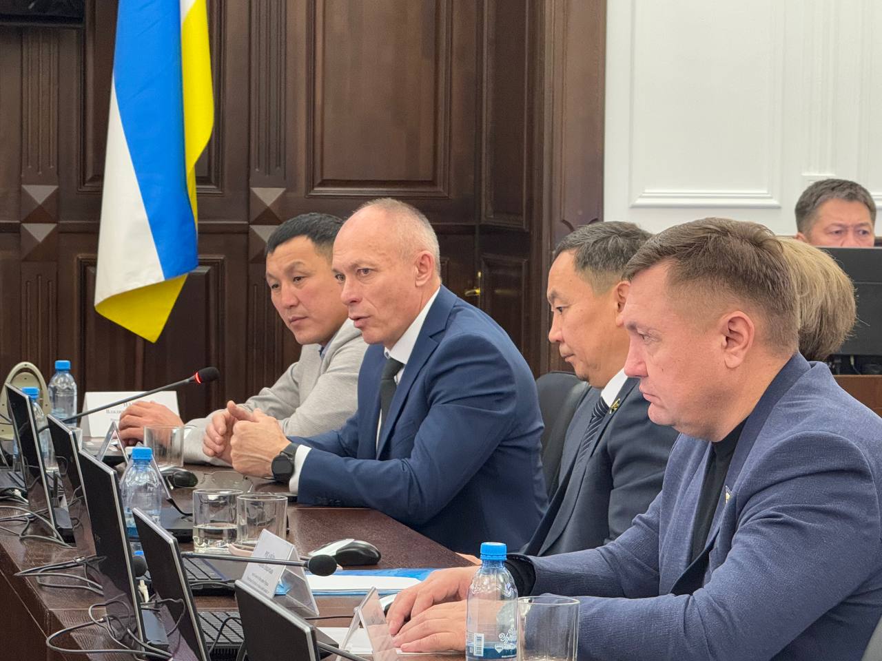 Всего в прошлом году в здравоохранении республики работали 20,5 тыс Всего в прошлом году в здравоохранении республики работали 20,5 тыс