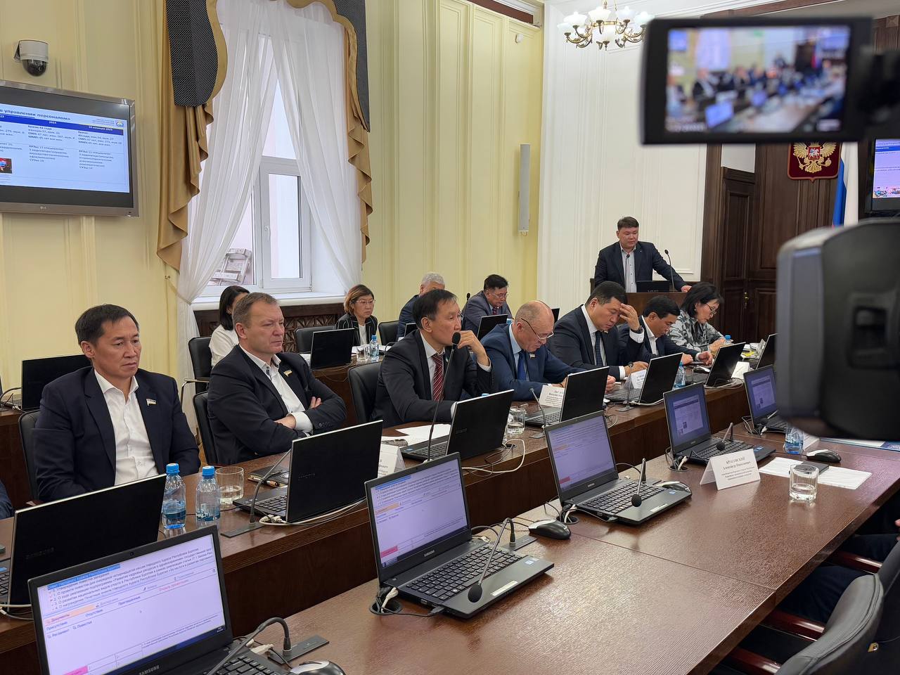 Всего в прошлом году в здравоохранении республики работали 20,5 тыс Всего в прошлом году в здравоохранении республики работали 20,5 тыс