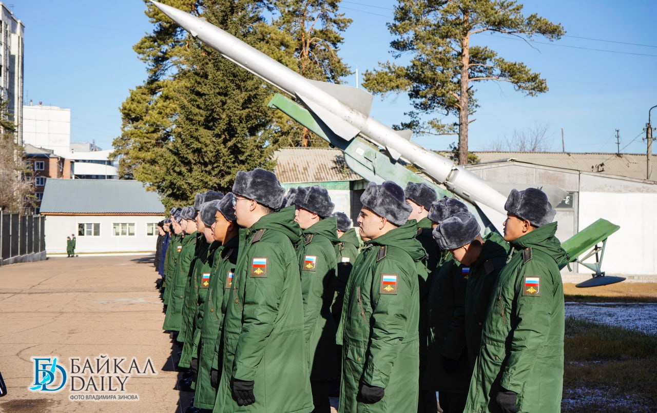 Оклады военнослужащим-срочникам планируют увеличить в три раза