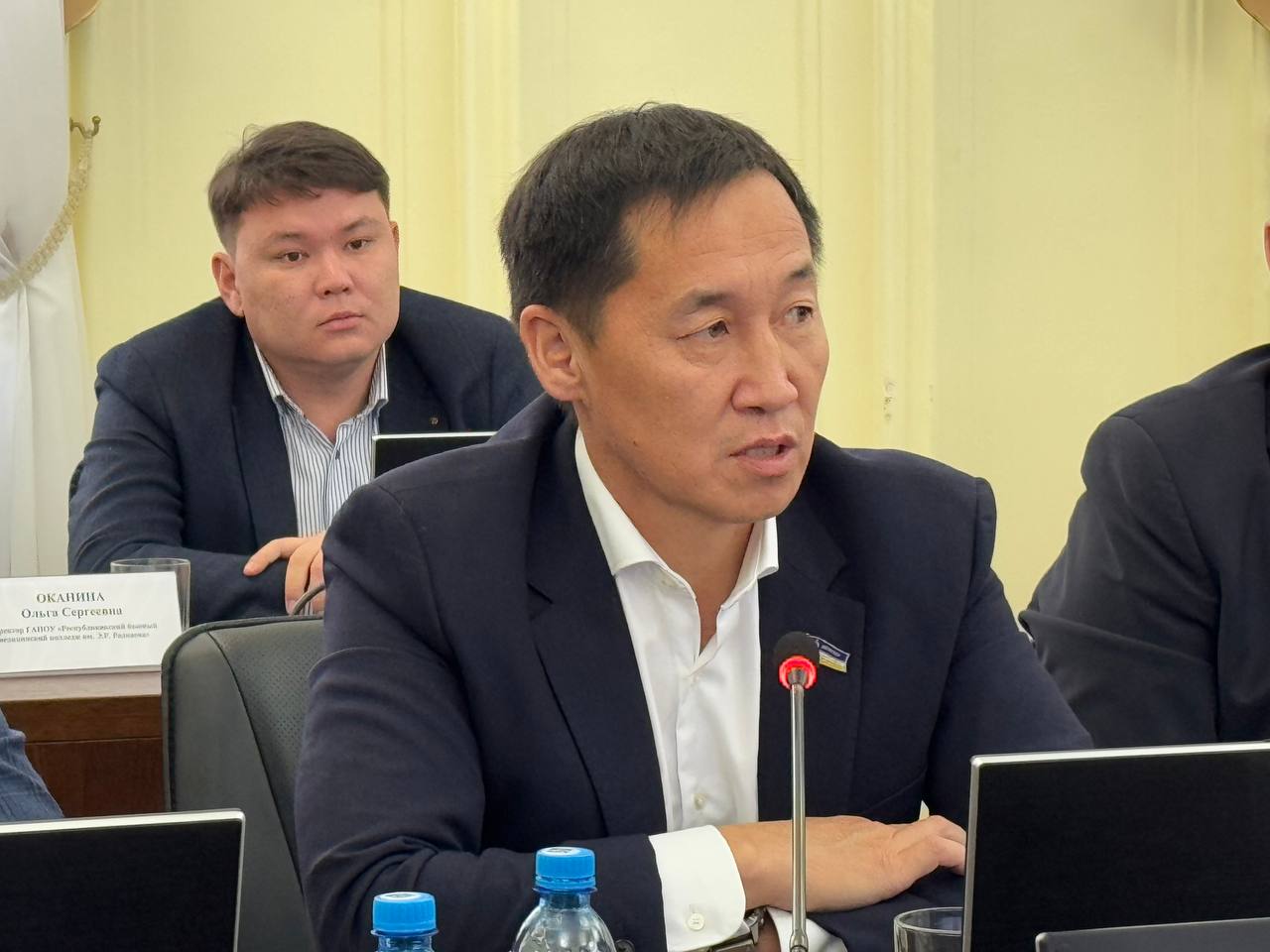 Всего в прошлом году в здравоохранении республики работали 20,5 тыс Всего в прошлом году в здравоохранении республики работали 20,5 тыс