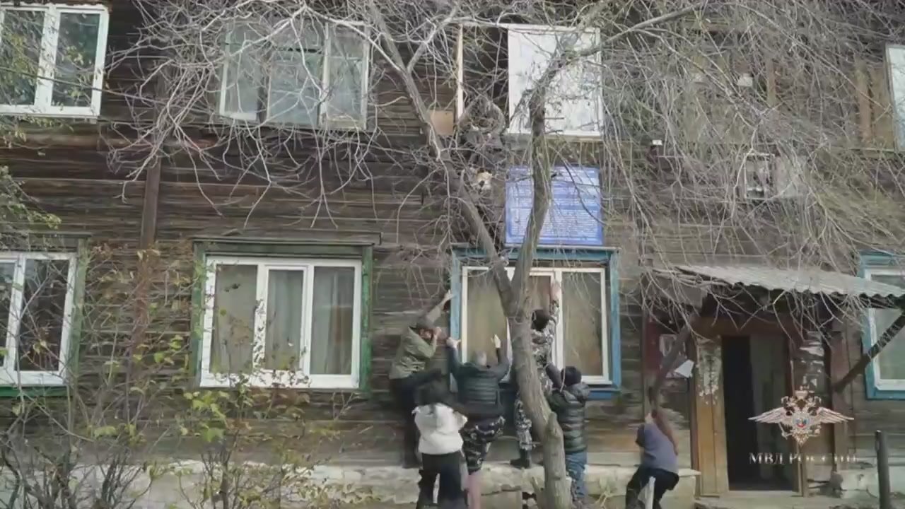 Пять человек и собаку спас полицейский на пожаре в Улан-Удэ