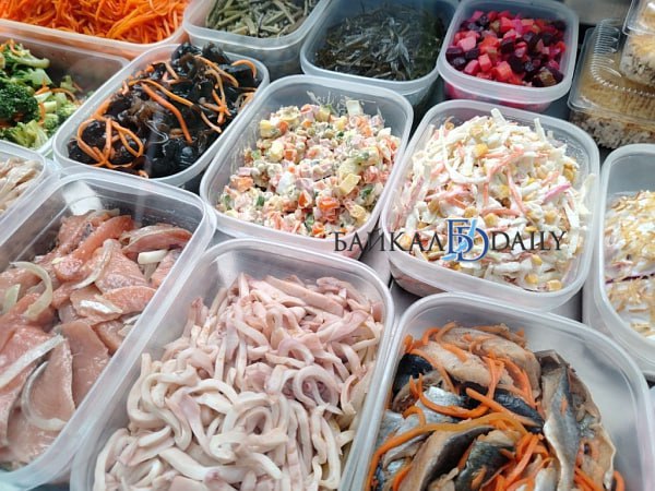 В супермаркетах предложили запретить готовую еду после массового отравления в Бурятии