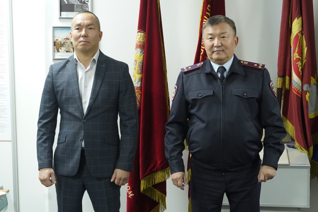 В МВД Бурятии наградили победителей регионального этапа детского конкурса рисунков «Мои родители работают в полиции» В МВД Бурятии наградили победителей регионального этапа детского конкурса рисунков «Мои родители работают в полиции»