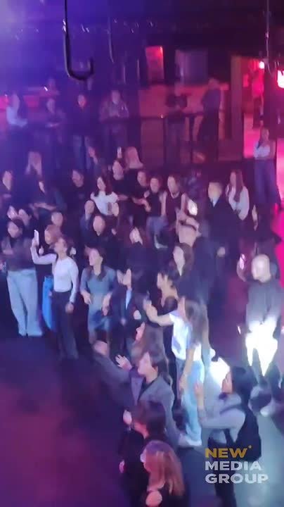 Встречаем выходные задорной композицией