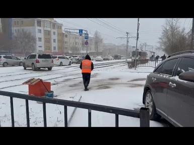 Подсыпка дорог и уборка снега ведётся во всех районах Улан-Удэ